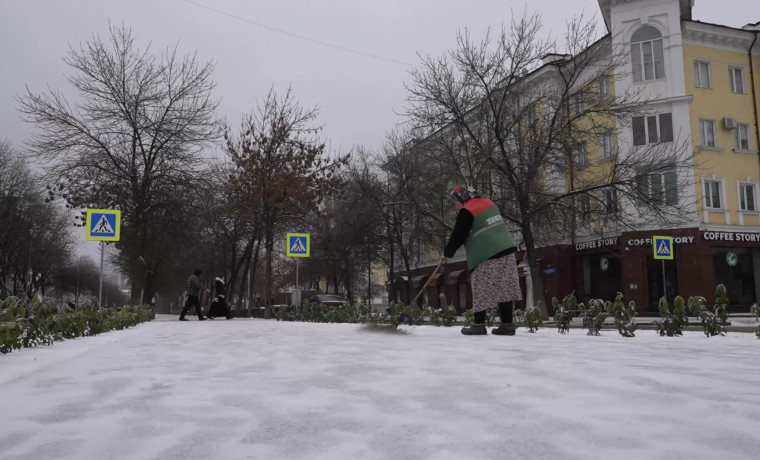 Уборка снега в Грозном ведется в усиленном режиме