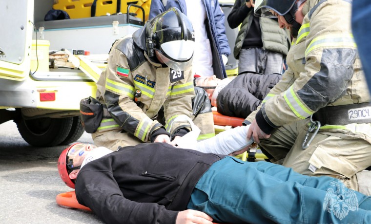 Пожарные из Шалинского района стали победителями соревнований по ликвидации последствий ДТП