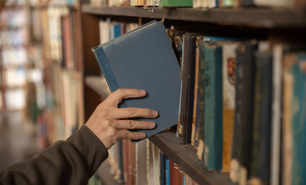Школьница из Ножай-Юрта запустила проект по утилизации старых книг