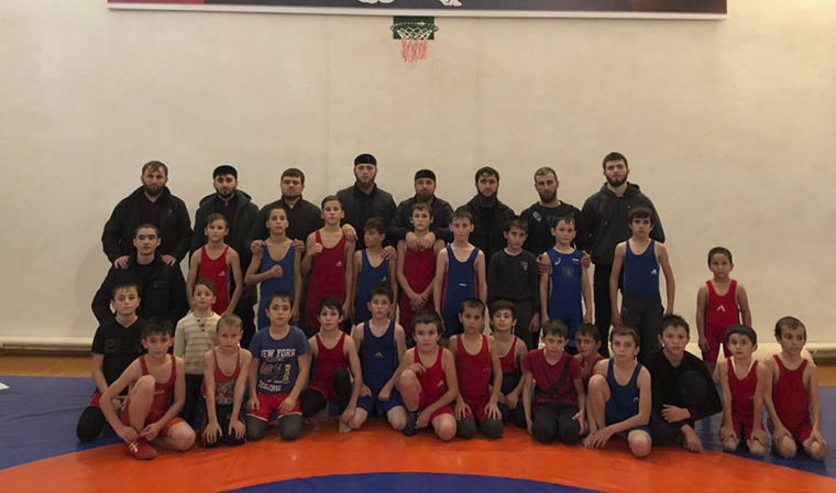 Министр по делам молодежи встретился с юными спортсменами села Джугурты