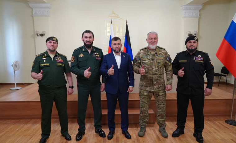 В Донецке обсудили военное и гуманитарное сотрудничество между ЧР и ДНР