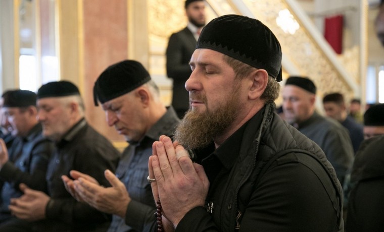 Рамзан Кадыров: Сотни тысяч мусульман ЧР собираются в мечетях на коллективные Тахаджуд-намазы