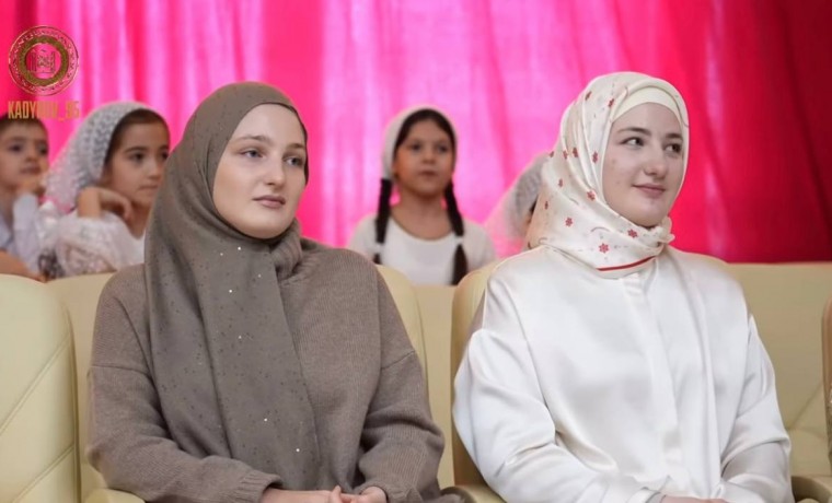 В Грозненском Центре образования имени А.-Х. Кадырова прошло представление «Новогодняя ёлка-2024»