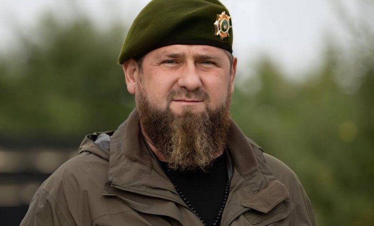 Рамзан Кадыров поздравил жителей России с Днём Победы