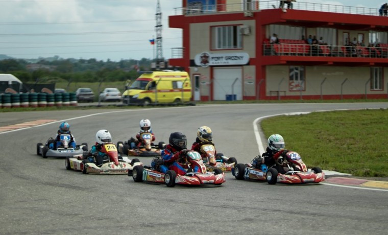 В ЧР стартуют соревнования среди женщин по гонкам на картинге