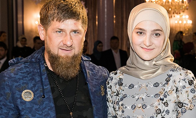 Айшат Кадыровой вручили орден Дружбы за оказываемую всестороннюю поддержку жителям ДНР