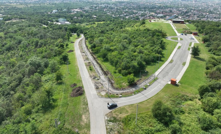 В Грозном благоустраивают новую прогулочную зону в рамках нацпроекта «Инфраструктура для жизни»