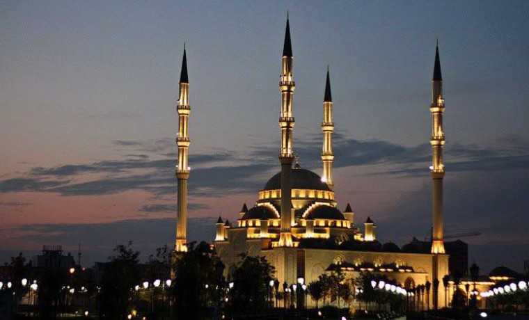 Рамзан Кадыров поблагодарил жителей ЧР, посвящающих каждую ночь коллективным Тахаджуд-намазам