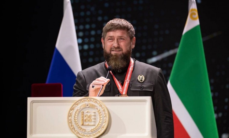 Рамзан Кадыров поздравил жителей региона с Днем Конституции ЧР