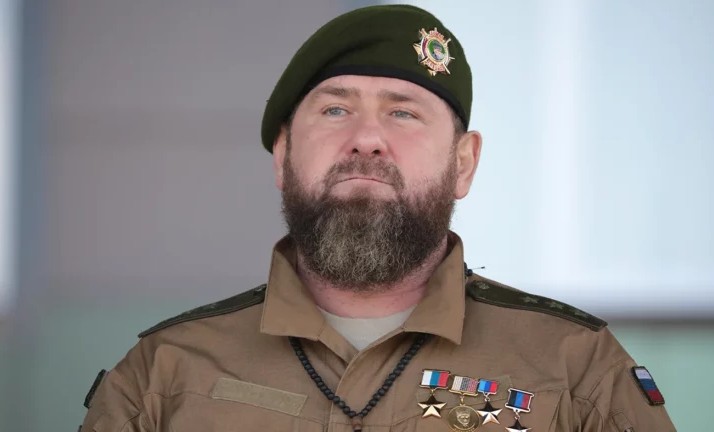 Рамзан Кадыров поздравил Героев Отечества с праздником