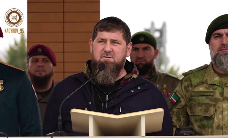 Глава ЧР принял участие в церемонии вручения Боевого знамени 141-му моторизованному полку («Север»)