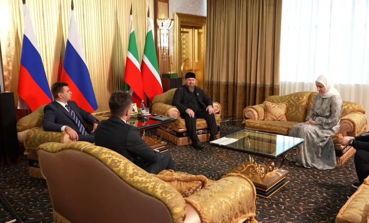 Рамзан Кадыров представил нового министра здравоохранения ЧР - Адама Алханова