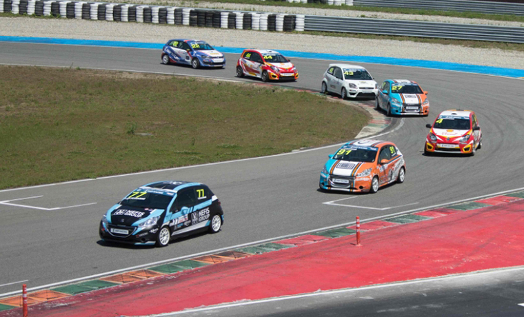 Более 60 пилотов со всей страны изъявили желание принять участие в кольцевых гонках в Грозном 