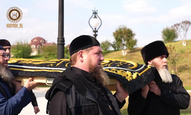 Накануне Ильяс Беноевский был похоронен в религиозном центре Ахмат-Юрта "Хьаьжийн беш"