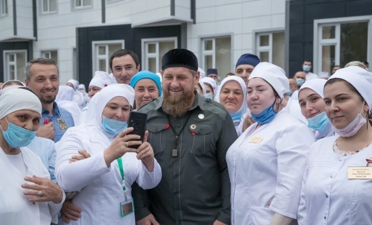 Рамзан Кадыров поздравил медицинских работников с профессиональным праздником