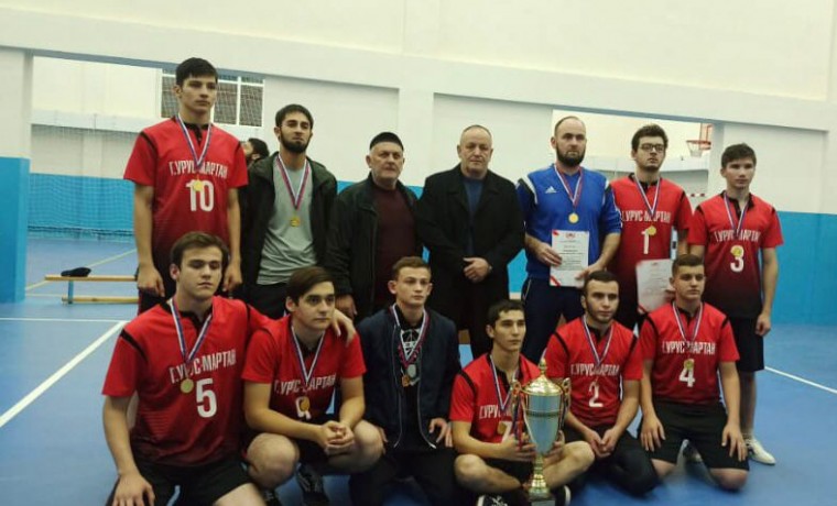 В Урус-Мартане определили лучших волейболистов среди обучающихся