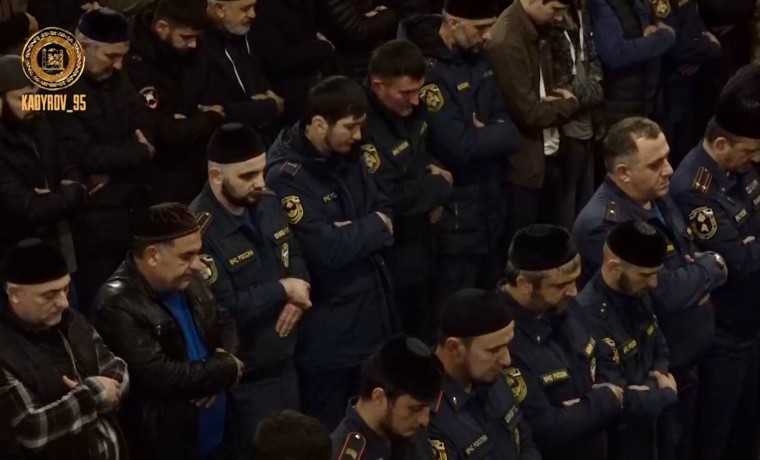 Рамзан Кадыров: Жители ЧР продолжают выстаивать коллективные Тахаджуд-намазы