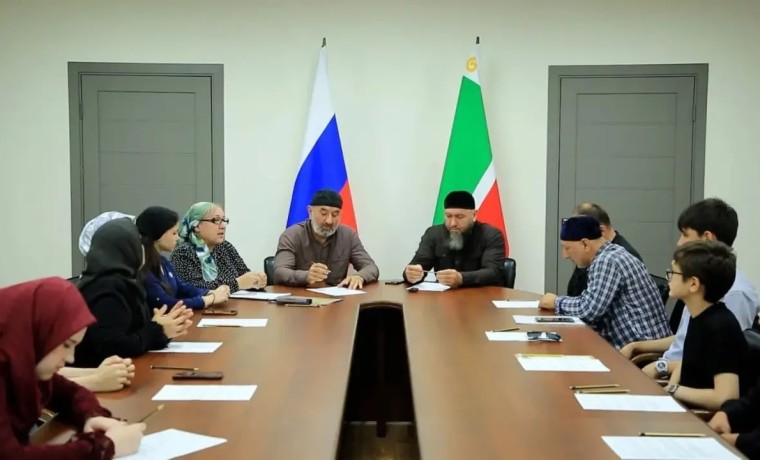 В Грозном для учащейся молодежи провели семинар по безопасности в соцсетях