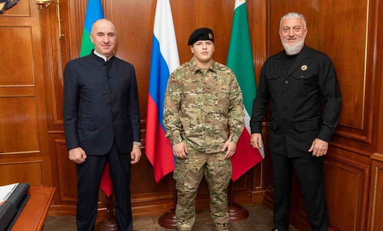 Адаму Кадырову вручили высшую госнаграду КЧР - орден «За заслуги перед КЧР"»