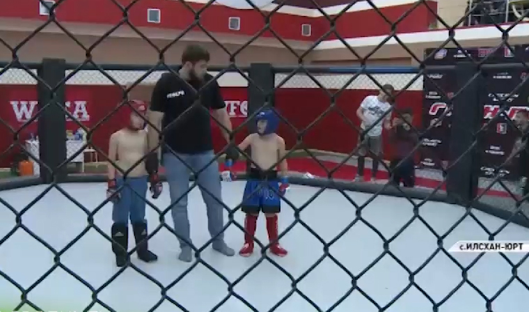 В Илсхан-Юрте прошел 13-й тур Российской бойцовской лиги