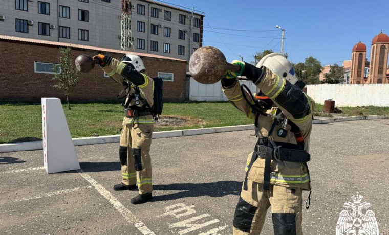 В Грозном прошли соревнования по пожарному кроссфиту