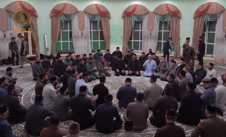 Рамзан Кадыров в благословенный день Ашура завершил пост ифтаром в кругу своей семьи