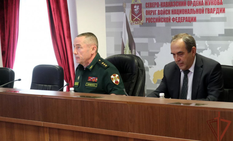 Генерал-полковник Спиридонов провел совещание по безопасности предстоящих мероприятий в ЧР