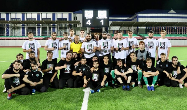  Хамзат Кадыров провел встречу с молодежью, возвращенную из Москвы из-за асоциального поведения 