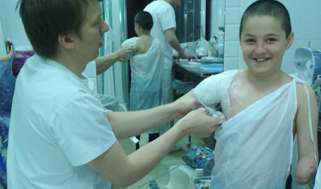 &quot;Хочет сесть за руль&quot;: Рамзан Кадыров дал новую жизнь мальчику, лишившемуся рук