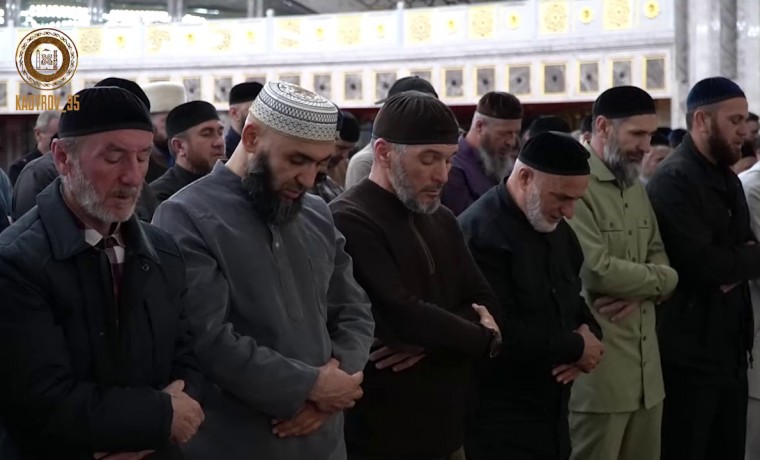 Рамзан Кадыров: "Очередную треть ночи сотни тысяч мусульман ЧР провели в мечетях"