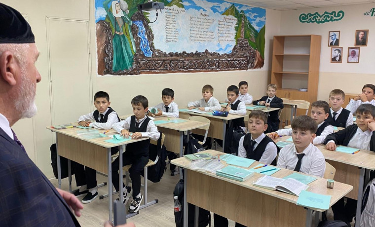 Педагоги РДК им. У. Димаева знакомят школьников Урус-Мартановского района с творческими кружками