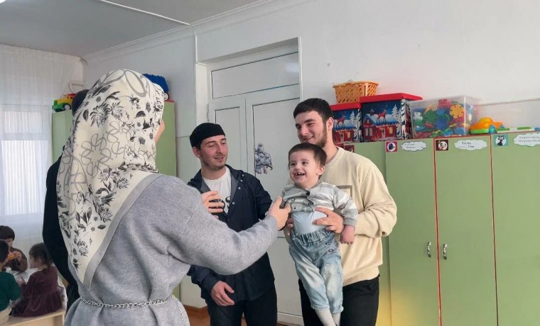 Активисты ЧР организовали благотворительный выезд к воспитанникам реабилитационного центра в Грозном
