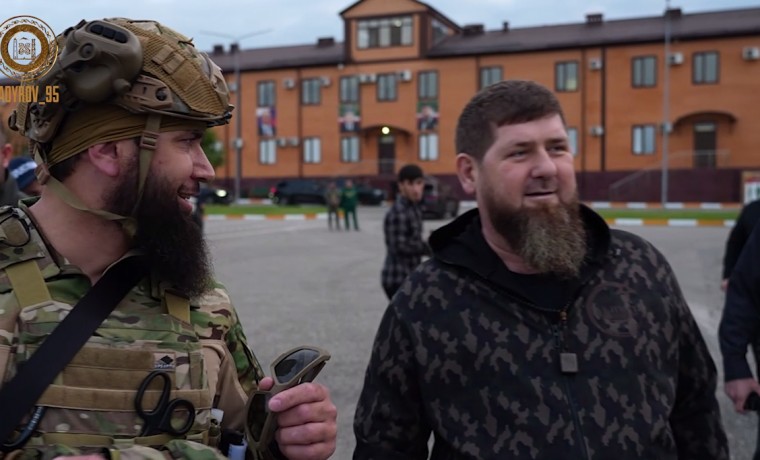 Рамзан Кадыров посетил базу специализированного учебно-тренировочного центра СОБР «АХМАТ»