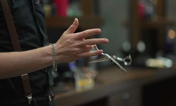 Житель Надтеречного района открыл барбершоп в рамках национального проекта «Семья»