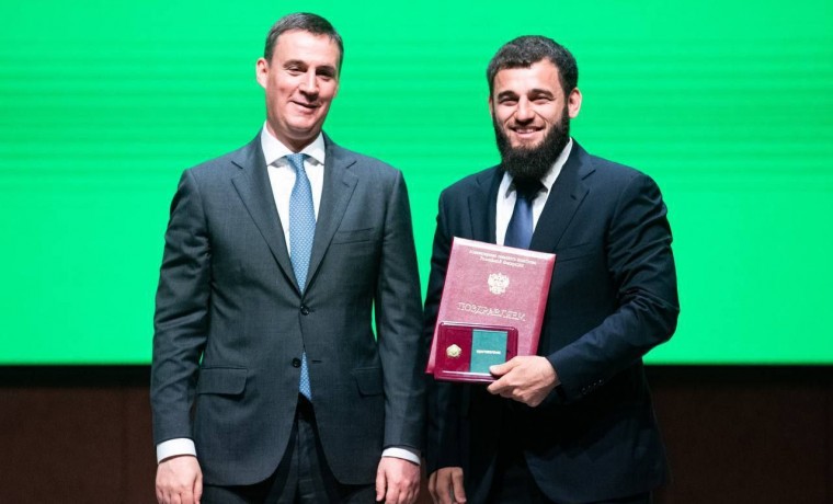 Рамзан Кадыров поздравил Ибрагима Закриева с званием "Почетный работник АПК России"