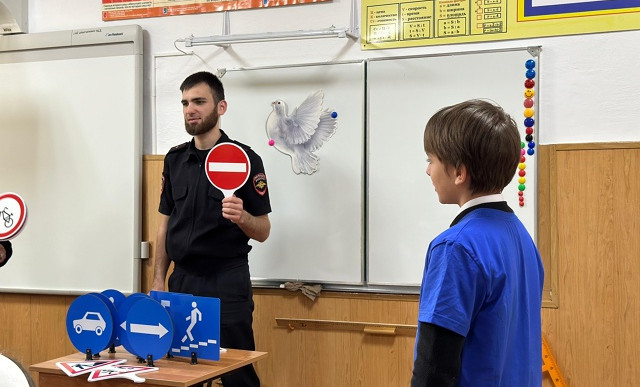 В Аргуне состоялась встреча школьников с инспекторами ПДН и ГИБДД