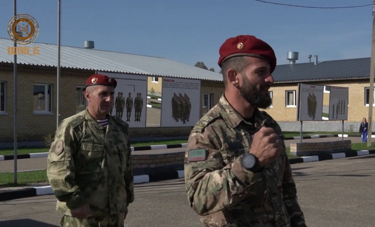 Офицер спецназа СОБР «АХМАТ» Управления Росгвардии по ЧР стал обладателем крапового берета