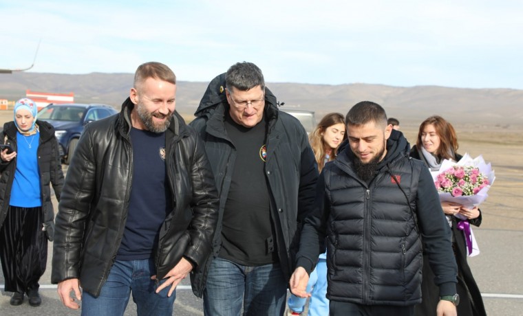 В Грозный прибыл американский военный эксперт Скотт Риттер