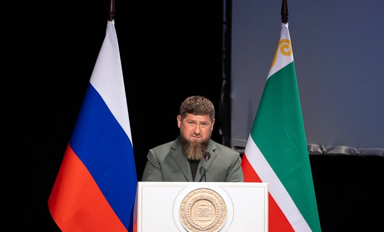 Рамзан Кадыров поздравил жителей ЧР с Днем гражданского согласия и единения
