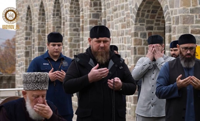 Рамзан Кадыров посетил место захоронения Ильяса Беноевского в Ахмат- Юрте