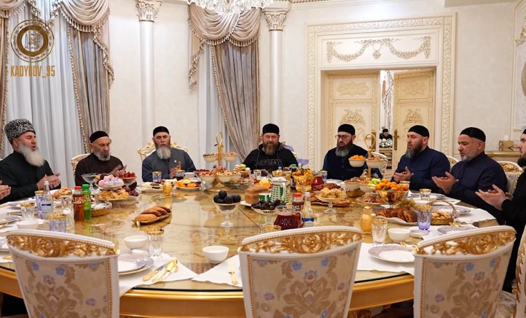 Рамзан Кадыров: По воле Всевышнего Аллаха я пригласил к себе домой известных богословов республики